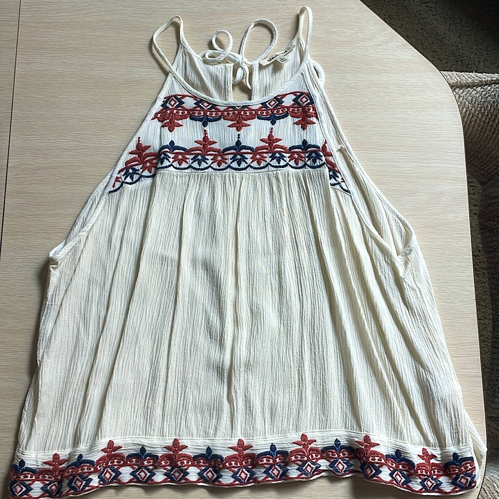 Embroidered Pattern Tank Top - Picture 1 of 4